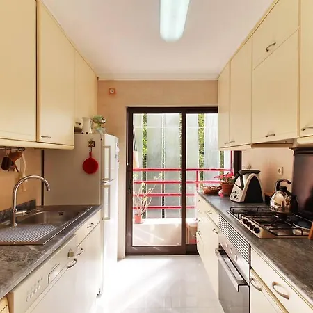 Charming Ideally Located In Лісабон